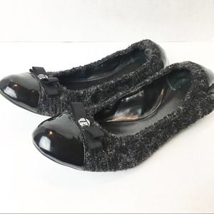 SZ 7.5 Tahari Gibson Patent Tip Black Flats